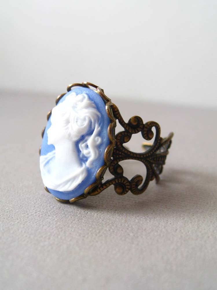 victorian lady. ring. (powder blue)