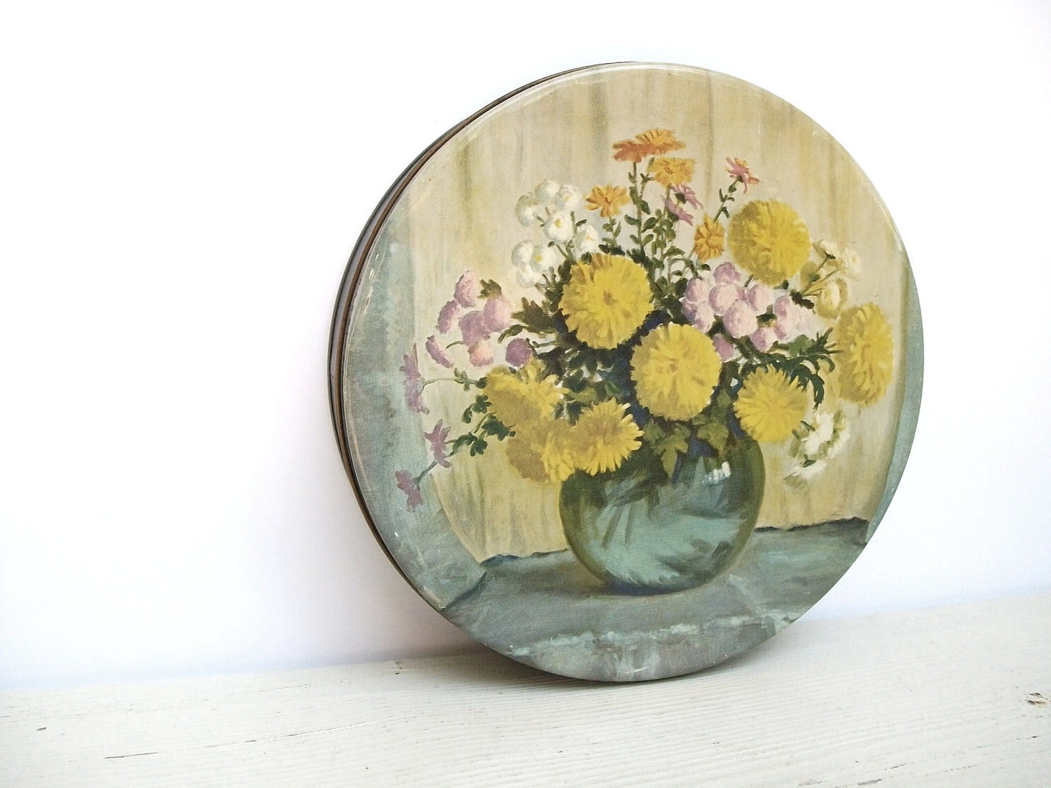Vintage 1950's Decorative Storage Candy Tin