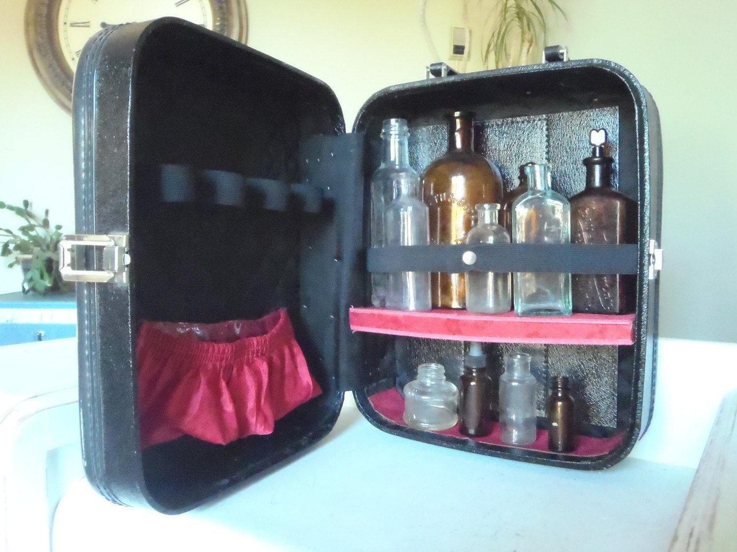 Luvable Luggage Retro Modern Black and Hot Pink - Small Suitcase Vanity - Repurposed Luggage