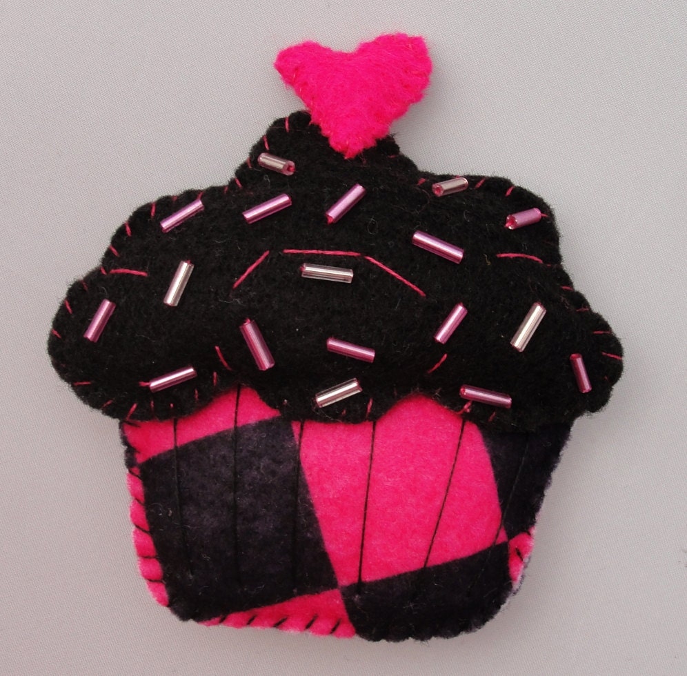 Pink Checkered Cupcake Magnet -
