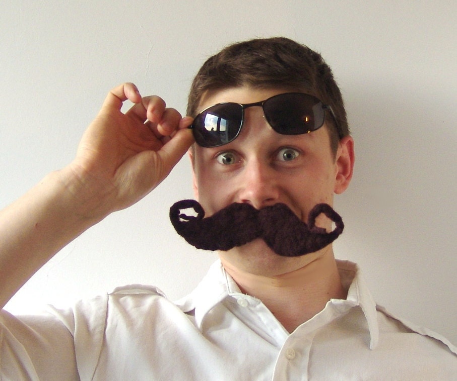 Felt brooch moustache  dark brown