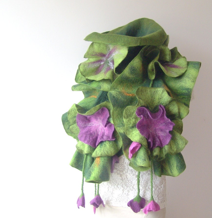 Felted  ruffle scarf  collar - Green Purple flower