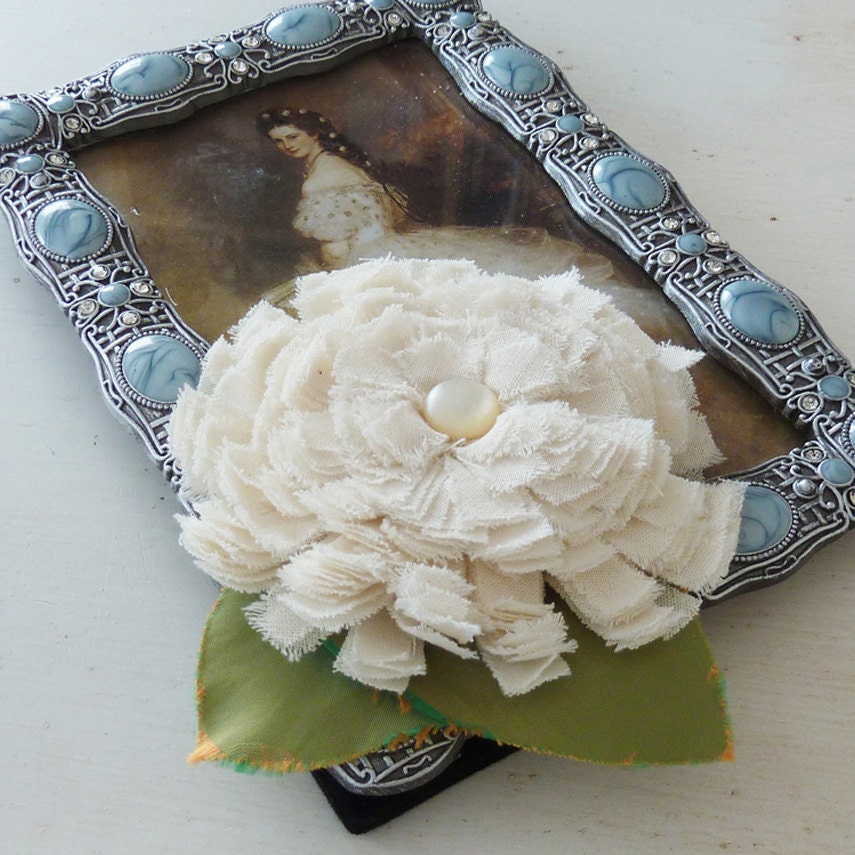 PDF Flower Fabric Sissi Pattern - Chrysanthemum and leaves - PHOTO tutorial - fabric/felt - accessory/decorative pillow