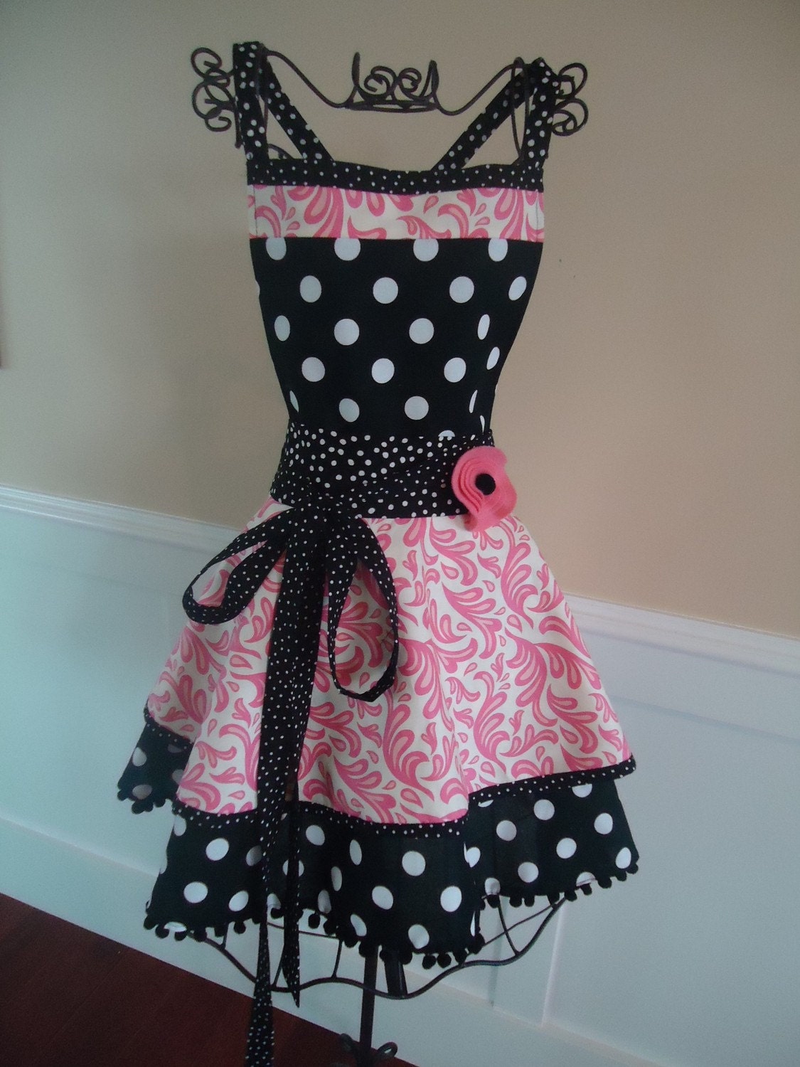 4RetroSisters "Annabelle" Womens Full Retro Apron - "Sweet Pink"