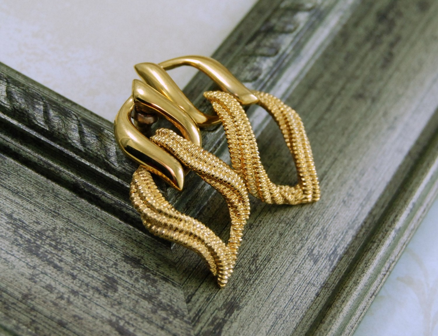 Vintage Napier Pierced Earrings Goldtone Textured Moroccan Dangles