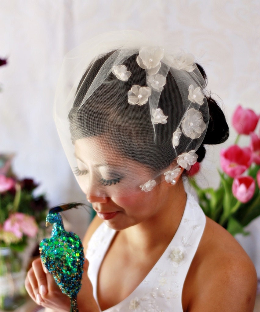 Hydrangea Blossoms Kissing Bridal Illusion Tulle Veil (Sheer) - 14 inch