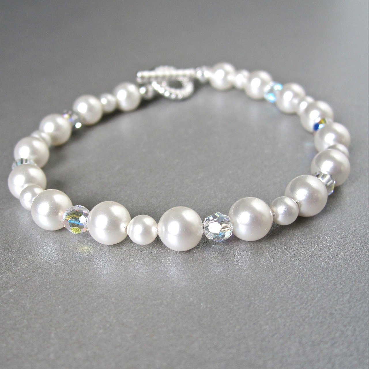 Wedding bracelet pearl and crystal