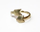 Arrow Wrap Ring in brushed brass