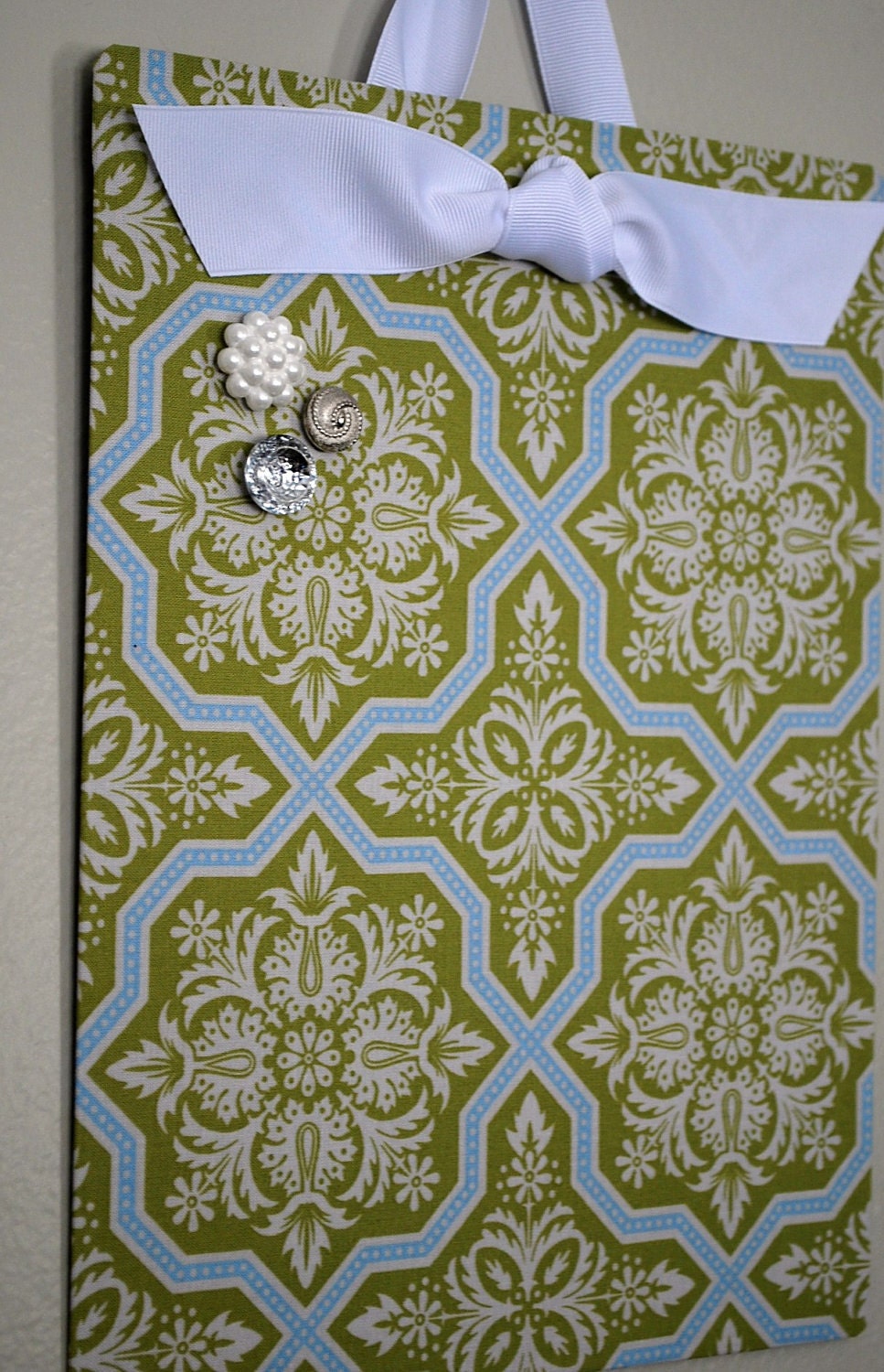 Fabric Magnet Board (9" x 12") Green Flourish Tile