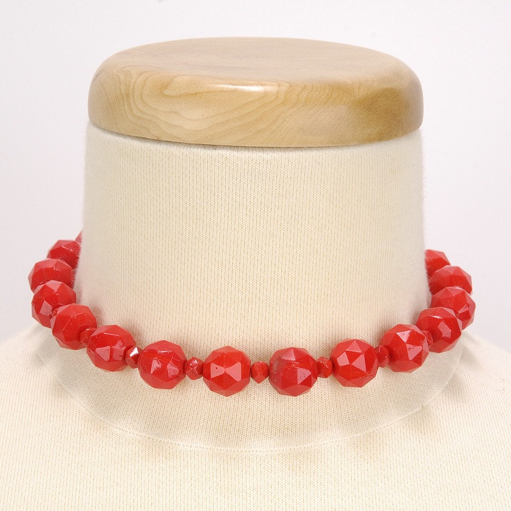 Vintage 1980s Petite LIPSTICK Red Faceted Beads Necklace