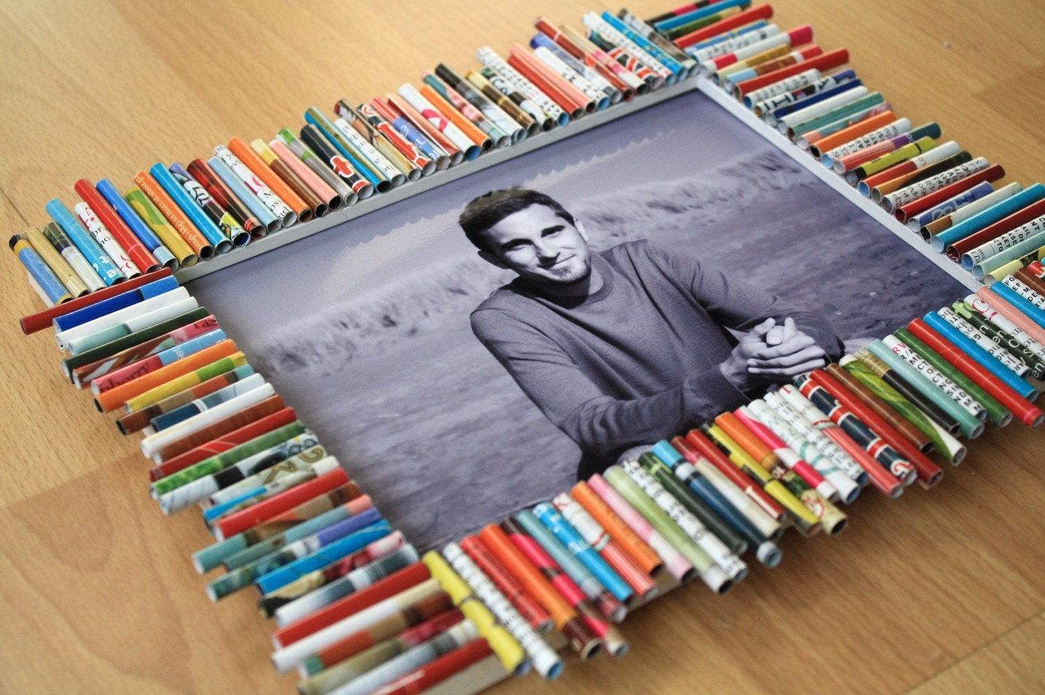 Recycled Magazine Frame (5 x 7)
