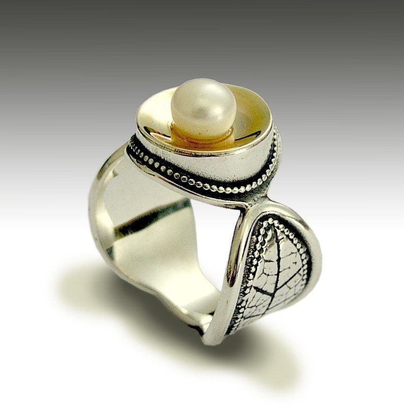 Leaf silver ring - Sterling silver and yellow gold oxidized ring with a single pearl  botanical woodland ring - Lights on.
