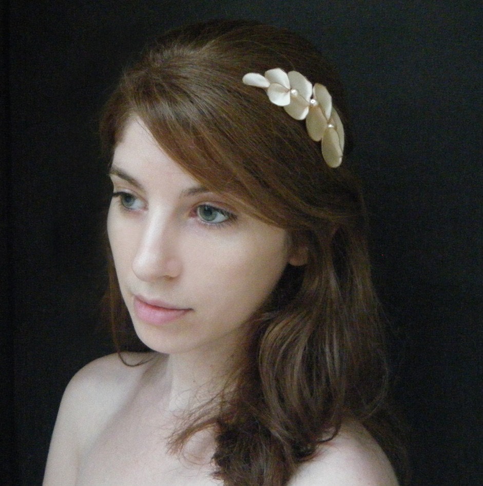 Grecian Hair Comb, leaves and pearl berries in ivory champagne colors.