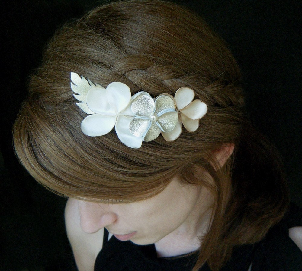 Bridal Hair Comb, Flowers Hair comb, wedding hair accessories - pearl gold, creme and ivory color flowers and pearl