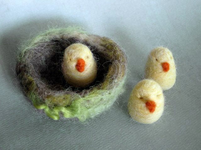 READY to ship - Very Cute Nest with 3 little chicks, Original design by Borbala Arvai