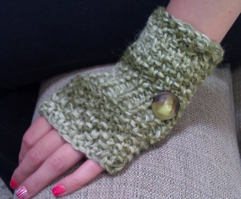 Knit Merino Wool Fingerless Mittens, Button Cuff Fingerless Mittens, Chunky Knit Fingerless Gloves, Olive Green