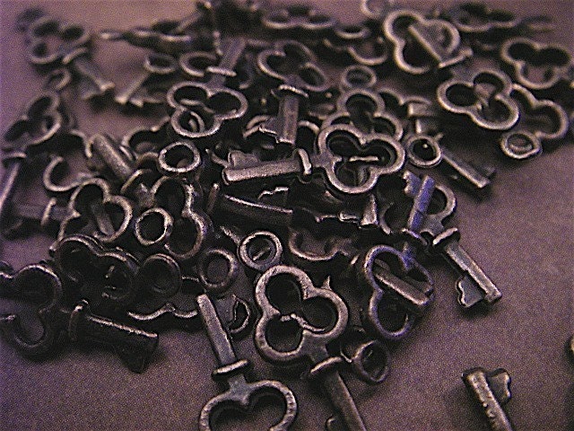 25 - Antique Red Copper - Key Charm (RCKC)