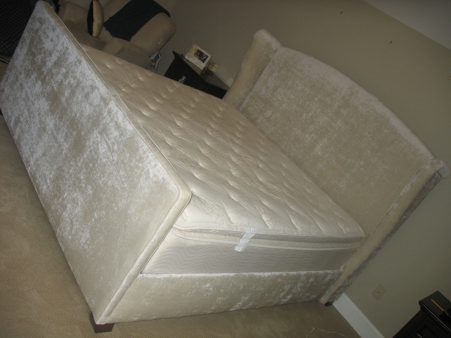 Upholstered Wing bed
