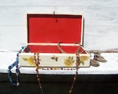 Vintage antique, old time folk art, daisy covered, decoupaged jewelry box with brass fittings, white, crackle finish, rustic on Etsy