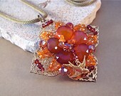 RAYEN - emblazoned springtime flower necklace