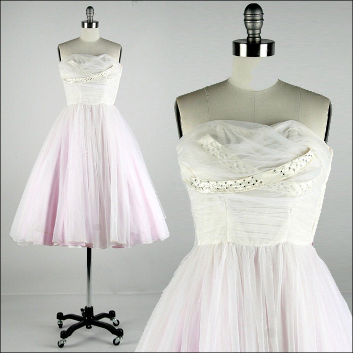 Vintage 1950s Dress . White Tulle . Lavender Lining . Shirred Bodice . Rhinestones . Strapless . Beads . Shrug . XS/S . 1478