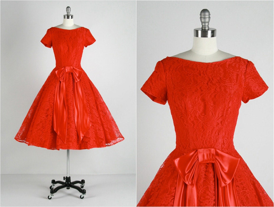 Vintage 1950s Dress . Red Lace . Tulle . Full Skirt . Bow . XS/S . 1693