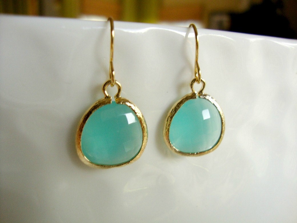 pacific blue earrings - gorgeous ocean hues for summer - round aqua modern gemstone jewelry - greenteajewels