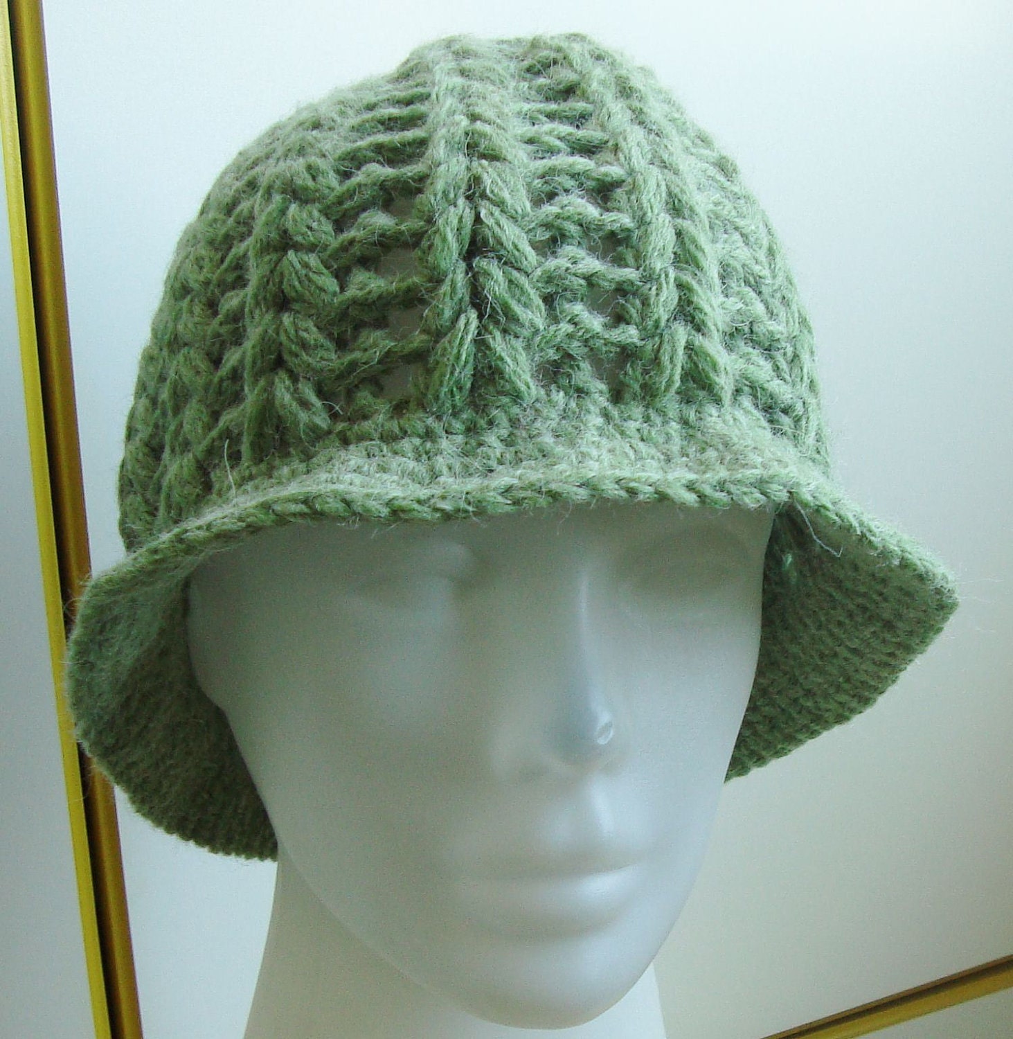 Hand Crocheted Hat Womens Hat - The Flapper Hat in Pistachio Green