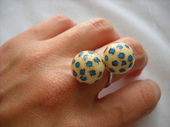 Balls Ring