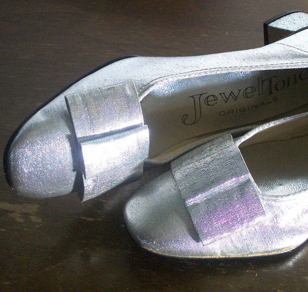 Vintage 1950s Shiny Silver Shoes Size 6.5B