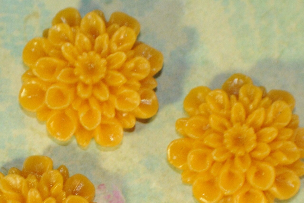 Sunflower...22mm....Chrysanthemum...MUM....Cabochons PERFECT for Rings....Excellent Quality....New Colors....Matte Finish