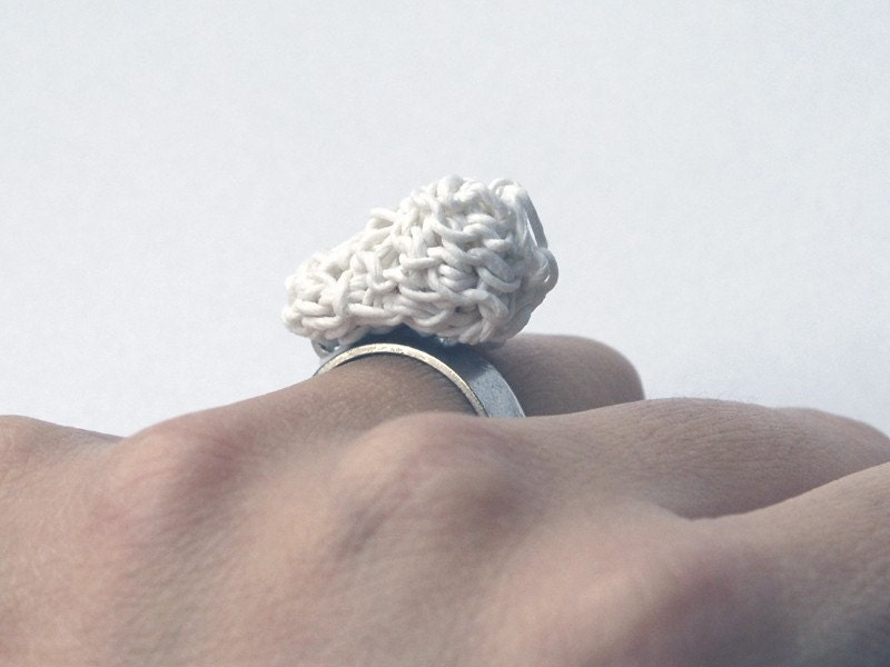 White Paper Yarn Ring on old-silver base