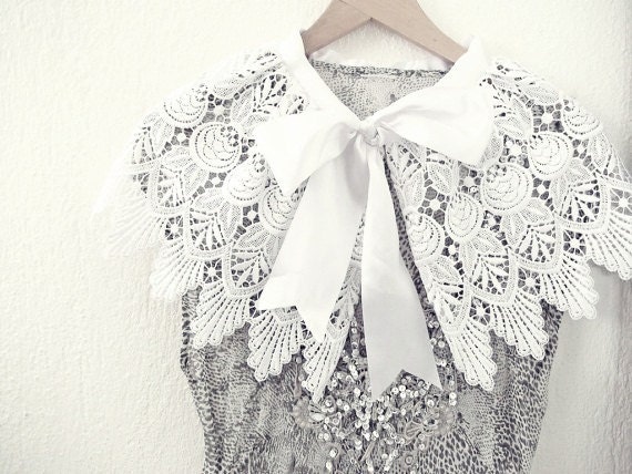 Noble -White Wedding Capalet - Spring Bridal Cape -Romantic Dreamy Love -Floral Lace Bolero - Satin Ribbon Bow Tie
