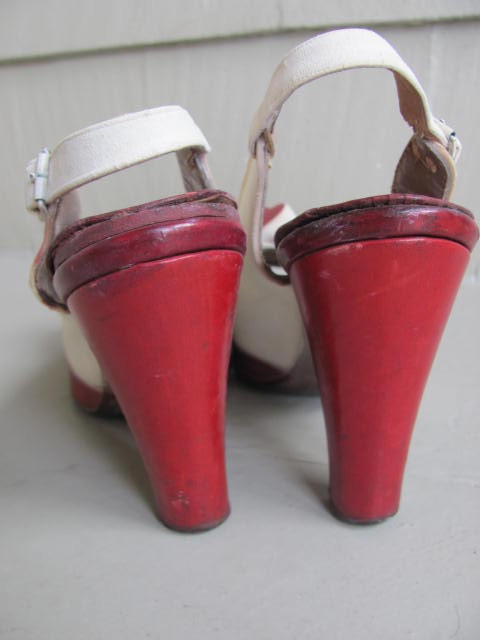 Vintage shoes -- QUEEN of HEARTS 40s pinup wwii leather bride platform hearts