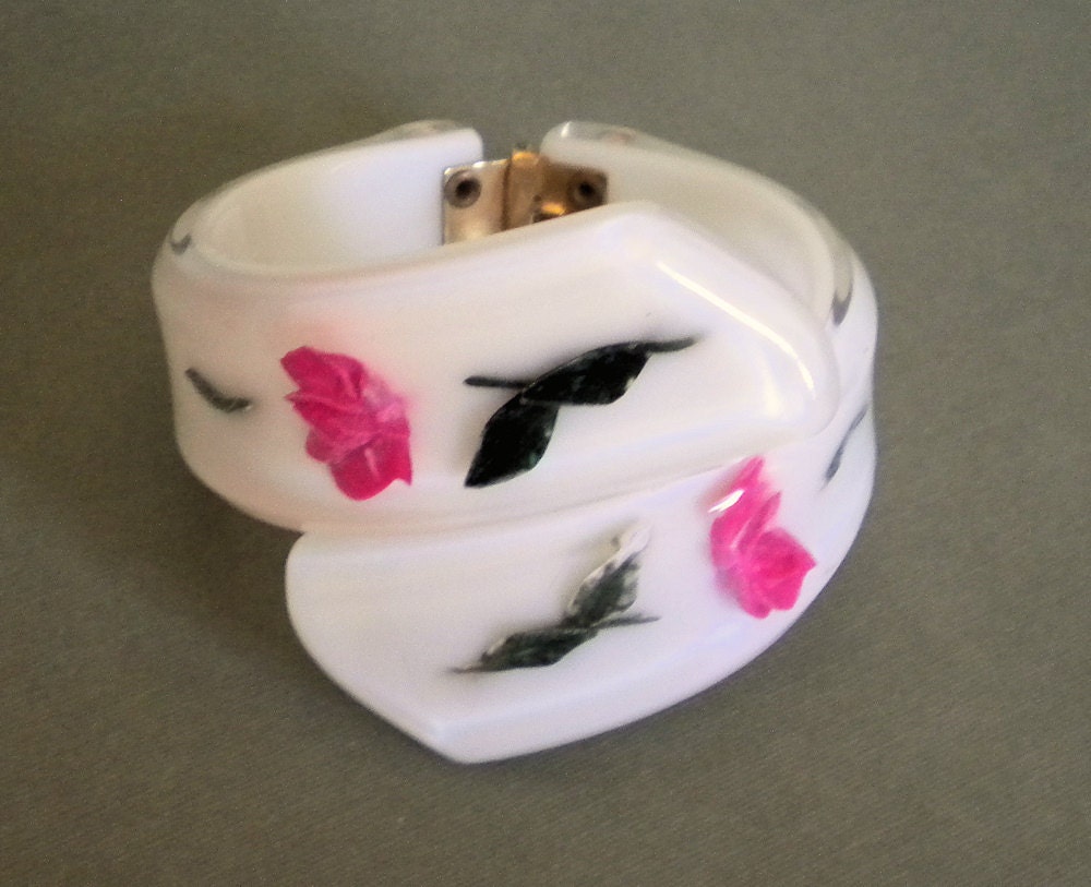 Vintage Lucite Plastic Clamper Bracelet White with Pink Roses