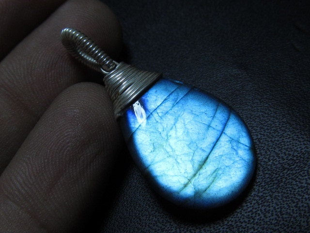 AAA - Labradorite Sterling Silver gem stone Wirewrap Pendant