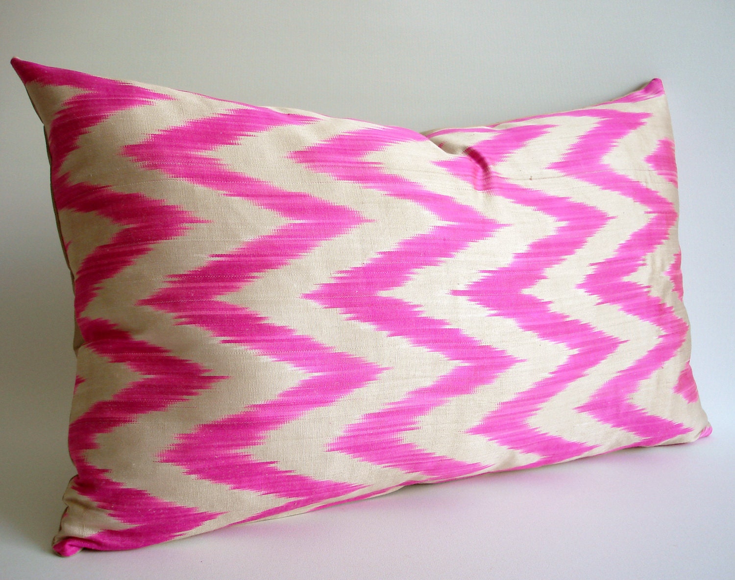 Sukan / Hand Woven Original Silk Zigzag ikat Pillow Cover - Pink, Ivory Color