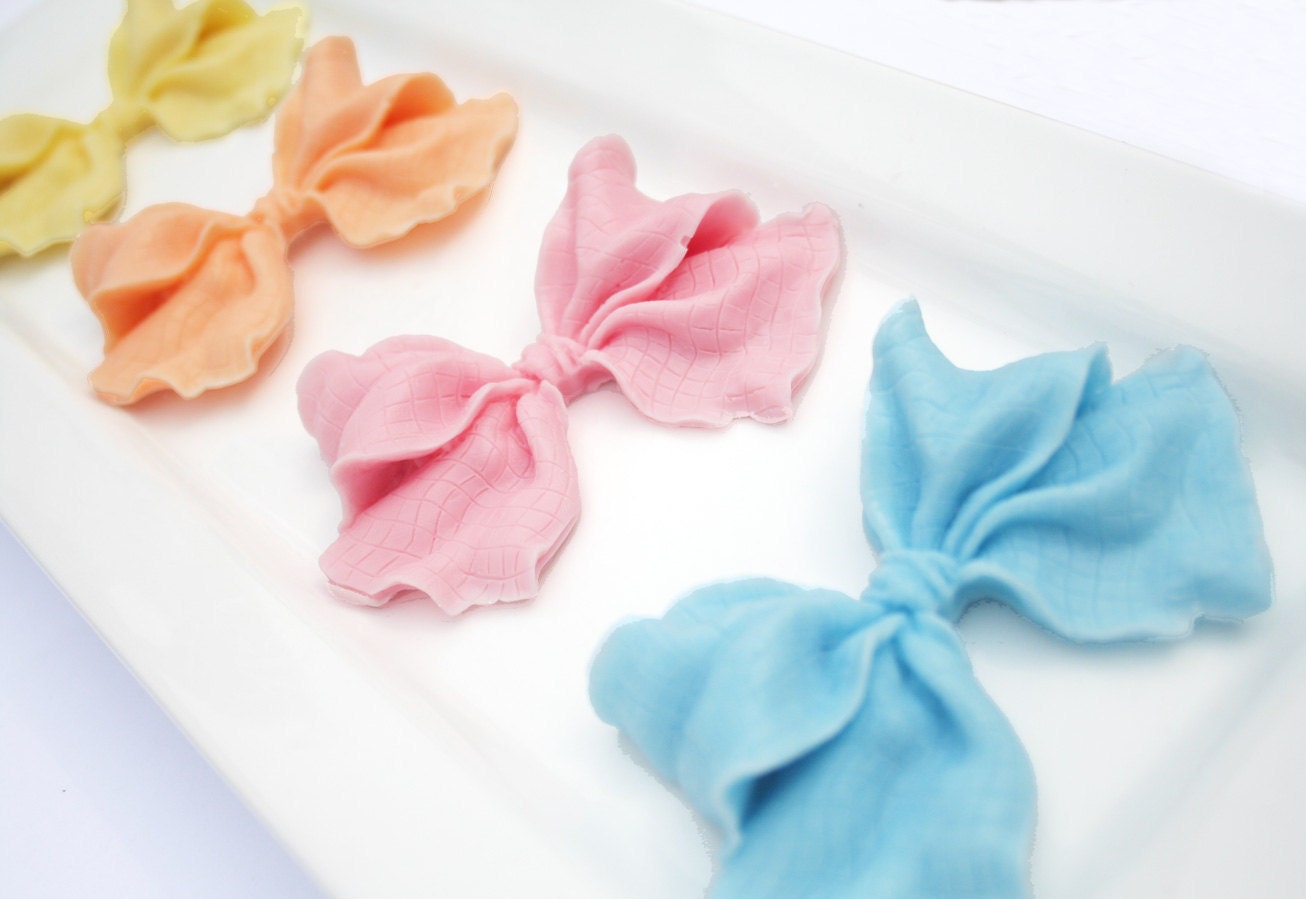 6 Bow Soap Favors - Perfect for a Girl's Birthday Part Favor - Vegan Baby Shower Favor - Wedding Shower Favor