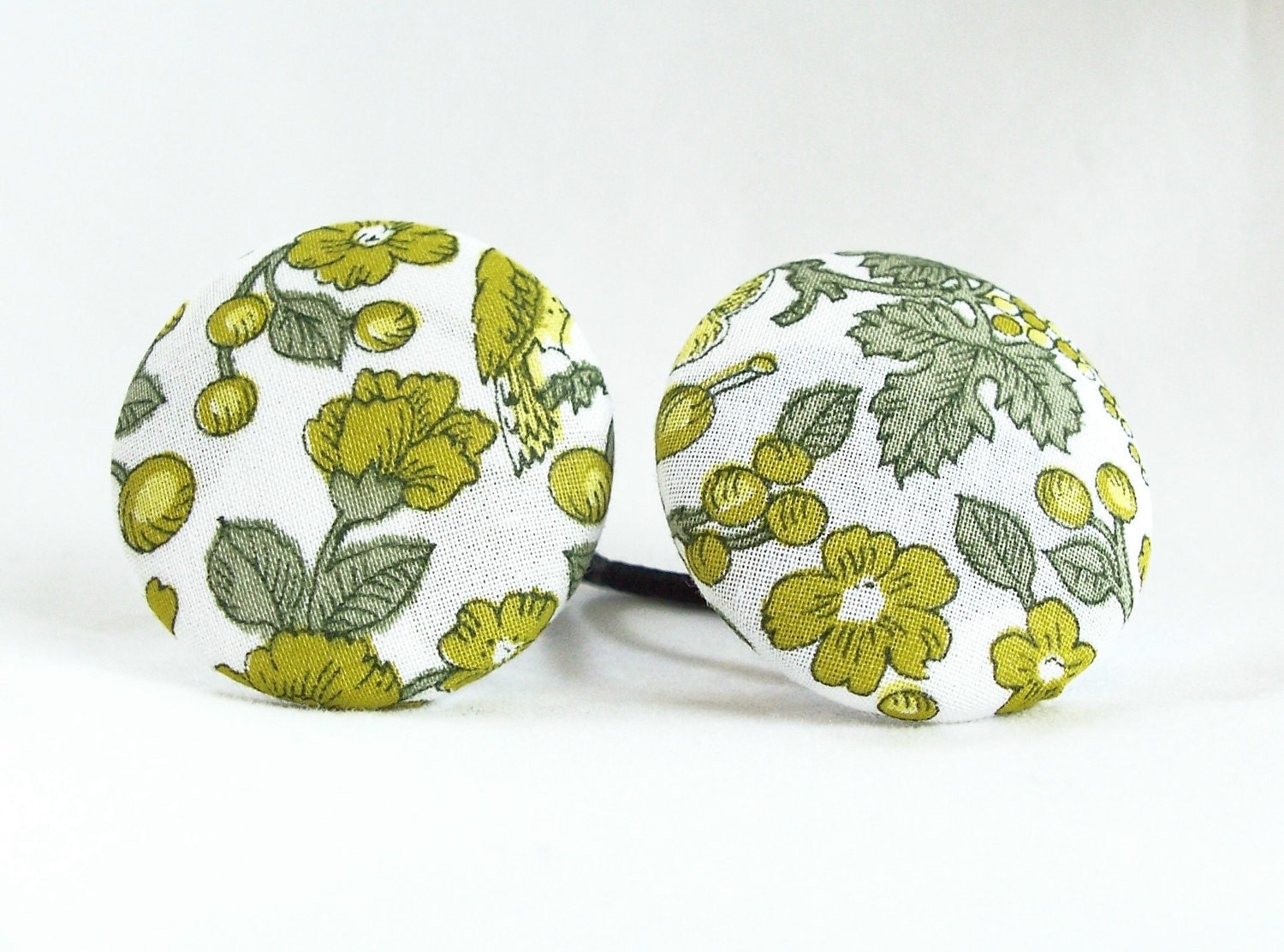 Fabric Button Ponytail Holders, Vintage Green Floral Fabric, Ready to Ship, Fabric Covered Buttons - DeMossDesigns