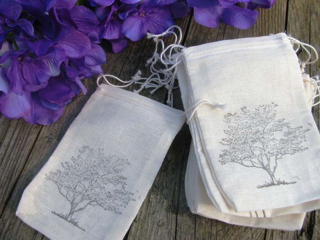 25 Tree stamped muslin drawstring bags