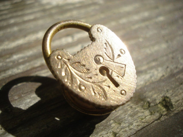 Antique Victorian Collar Button Padlock