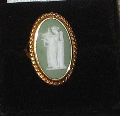 Show Me The Love Great Wedgewood Green Jasper Cameo Ring 10K Yellow gold 1966 Ring
