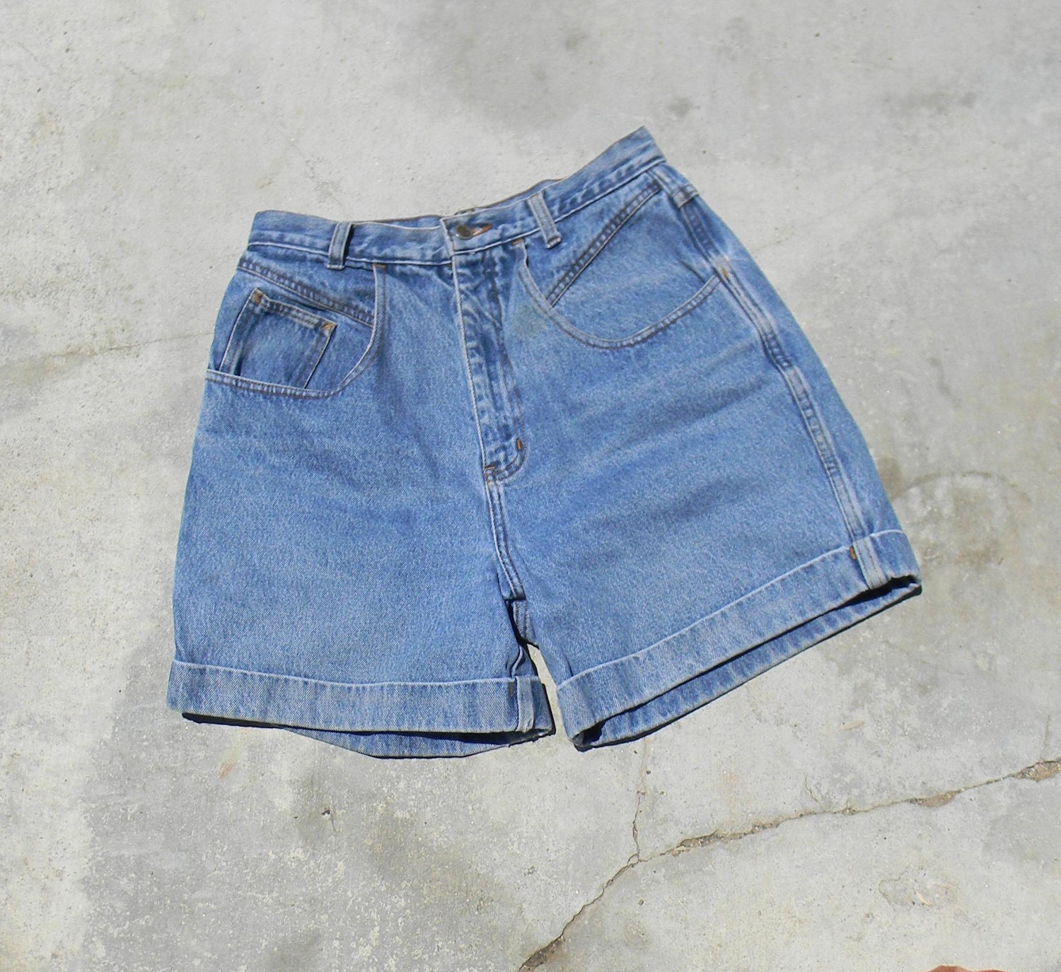 90s // HIGH WAIST SHORTS - size 10