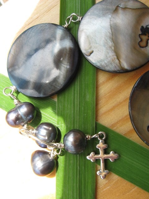 Grey Round Shell Bracelet