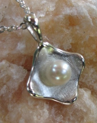 Sterling Curve Pearl Necklace