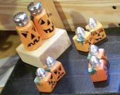 Halloween Jack-O-Lantern Salt and Pepper Shakers Hand-painted Pumpkin Glass Salt & Pepper Shakers Jack O Lantern Glassware
