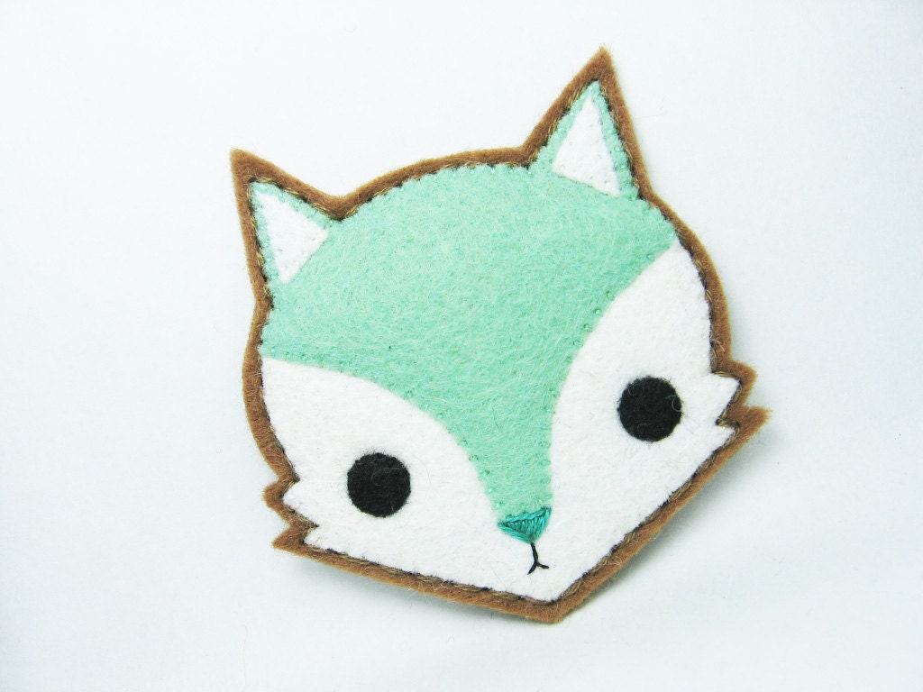 Mint fox felt pin - made to order
