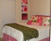 queen size Raspberry and White swirl dust ruffle and shams FOR SALE