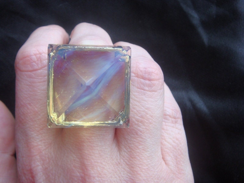 Glowing Geometric Pyramid Crystal Ring