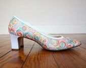 Colorful Shoes Mod 1960s Vintage Naturalizer Heels with Bright Swirls Size 7